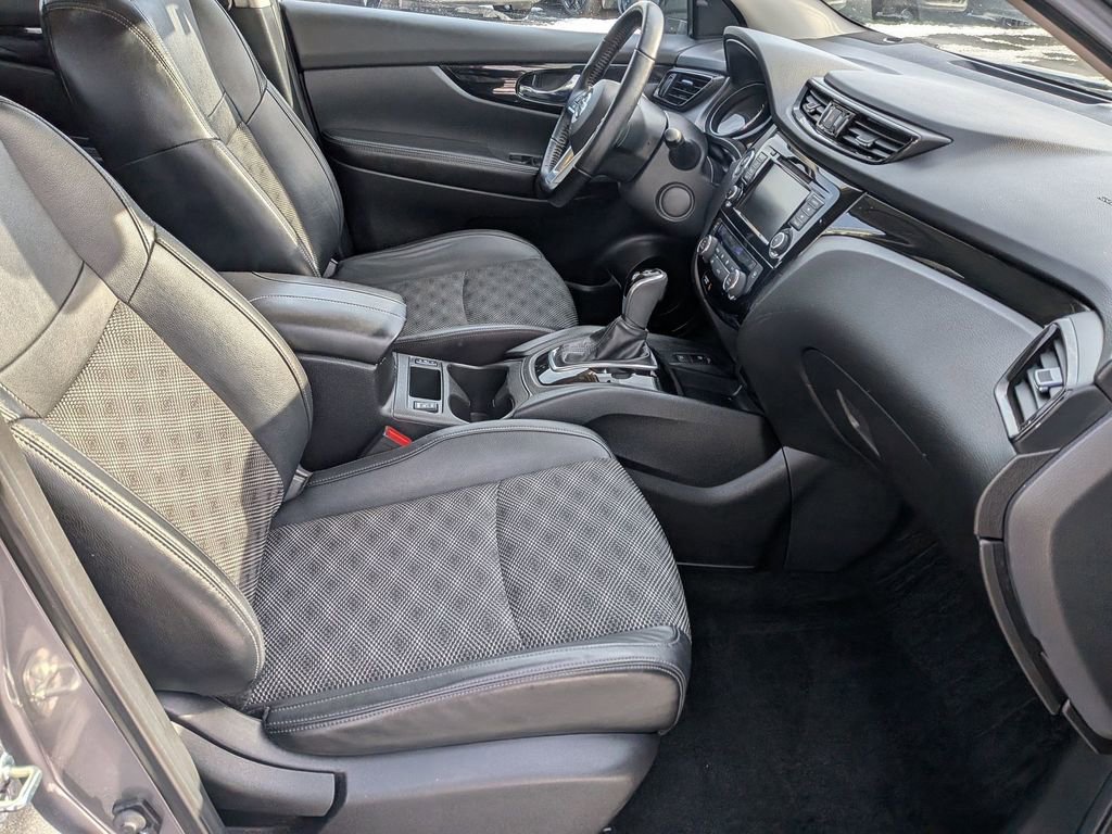 Used 2022 Nissan Rogue Sport SV w/ Technology Package image 23