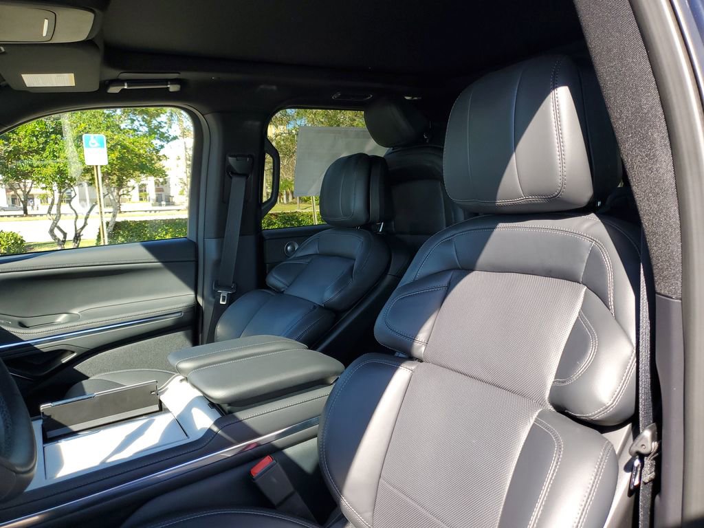 New 2025 Lincoln Navigator L Reserve w/ Jet Appearance Package image 23