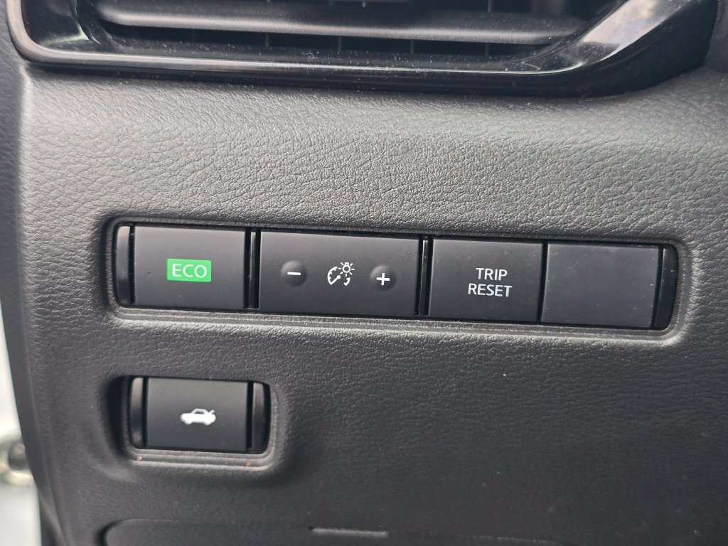 Used 2025 Nissan Sentra SR FWD image 19