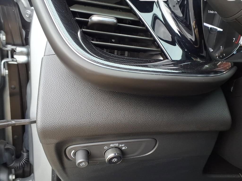 Used 2023 Buick Envision Essence image 25