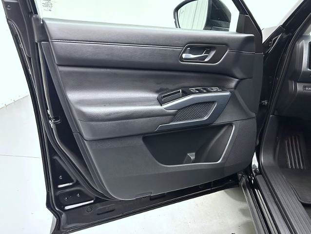 Certified 2025 Nissan Pathfinder SL AWD/4WD image 9