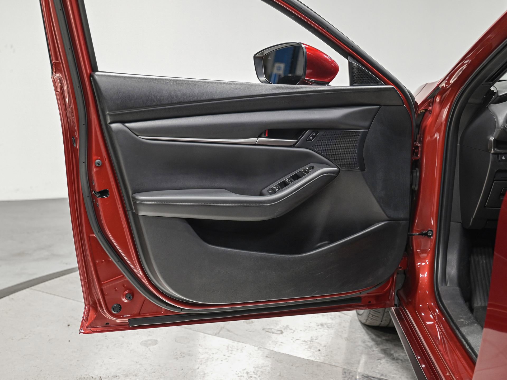 Used 2020 MAZDA MAZDA3 Hatchback image 14