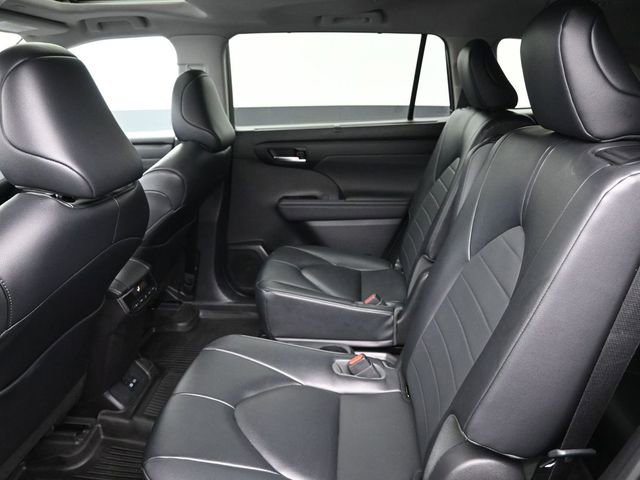 Certified 2023 Toyota Highlander XLE image 15