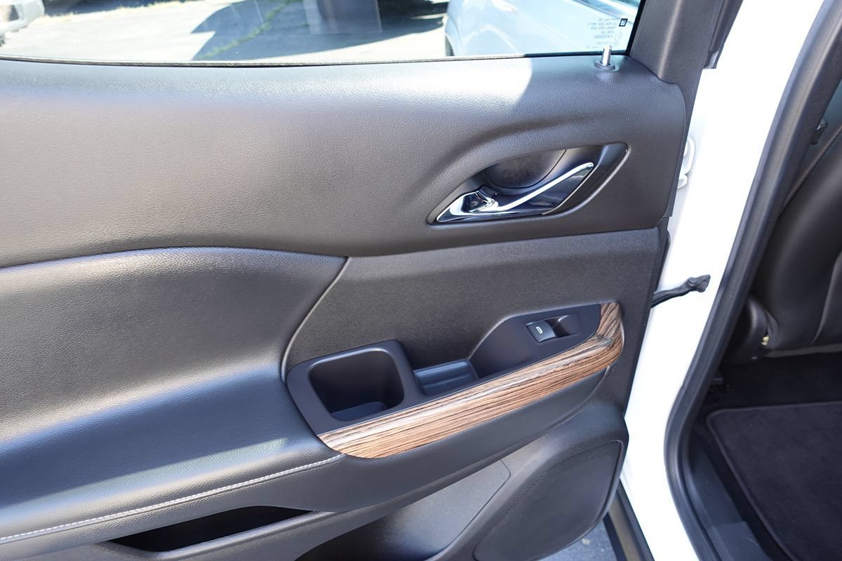 Used 2019 GMC Acadia Denali w/ Technology Package FWD image 24