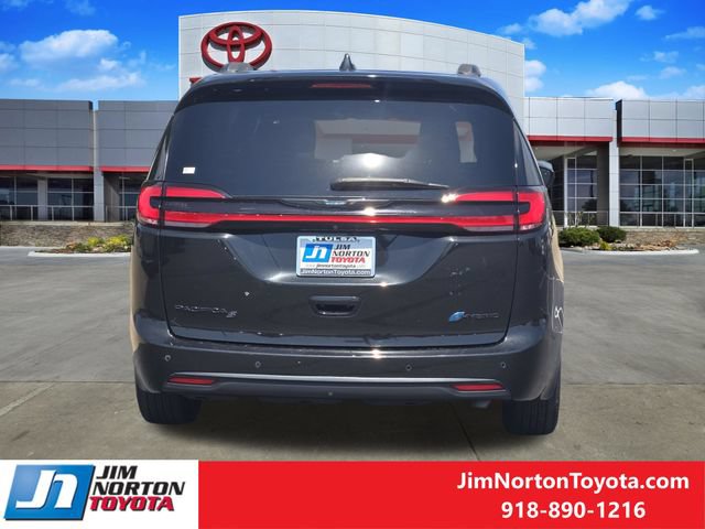 Used 2021 Chrysler Pacifica Limited w/ Premium & Safety Sphere Group FWD image 7