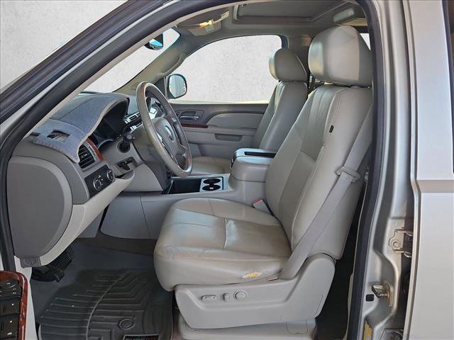 Used 2011 GMC Yukon SLT w/ SLT-2 Equipment Package AWD/4WD image 29