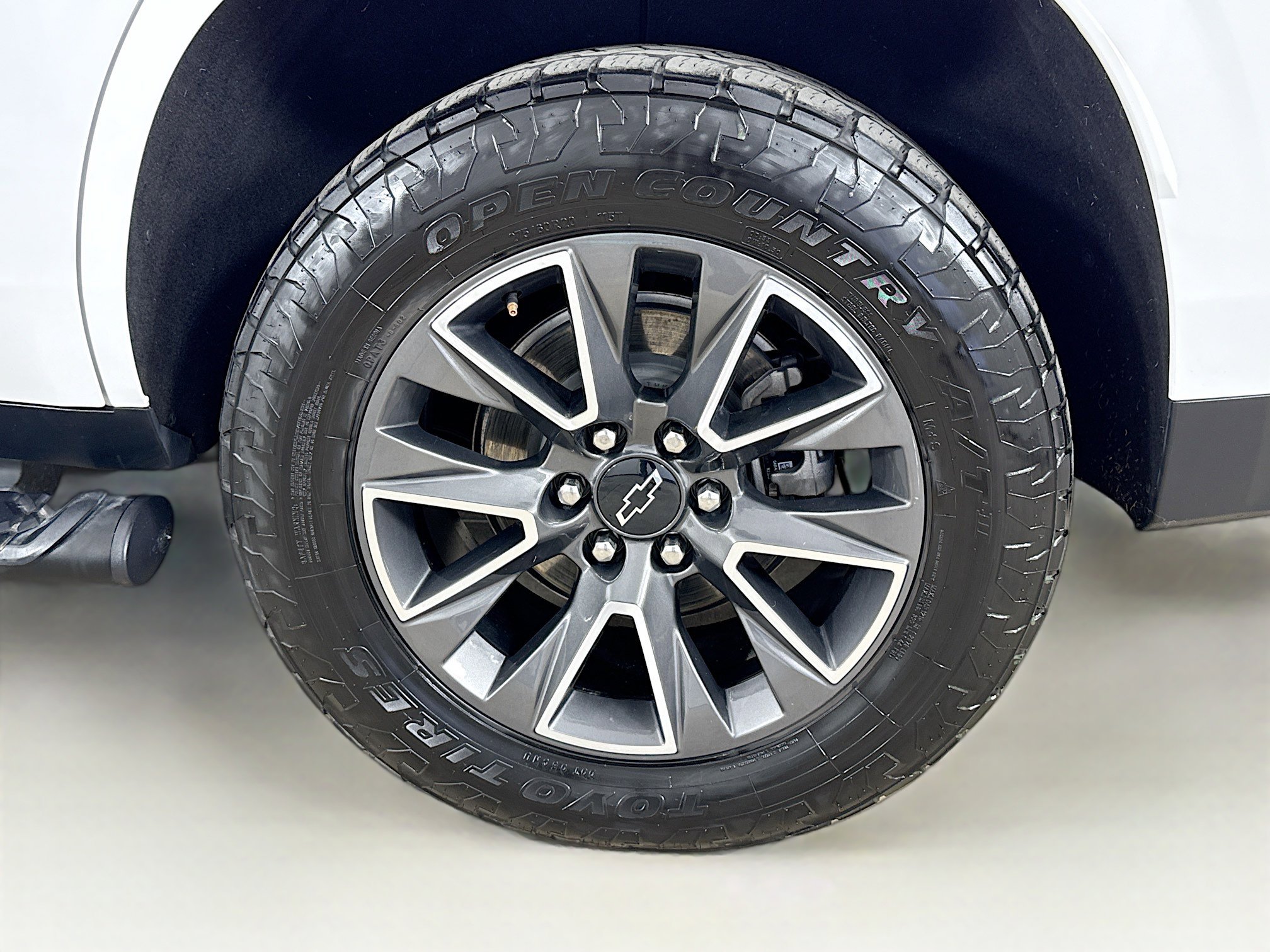 Used 2023 Chevrolet Tahoe Z71 w/ Luxury Package AWD/4WD image 35