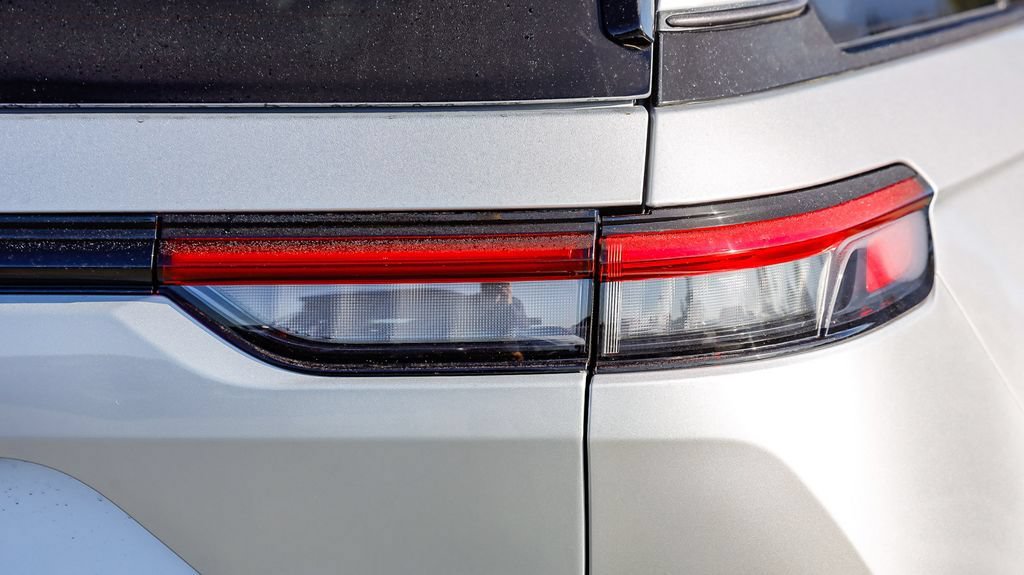 New 2026 Jeep Grand Cherokee Altitude RWD image 10