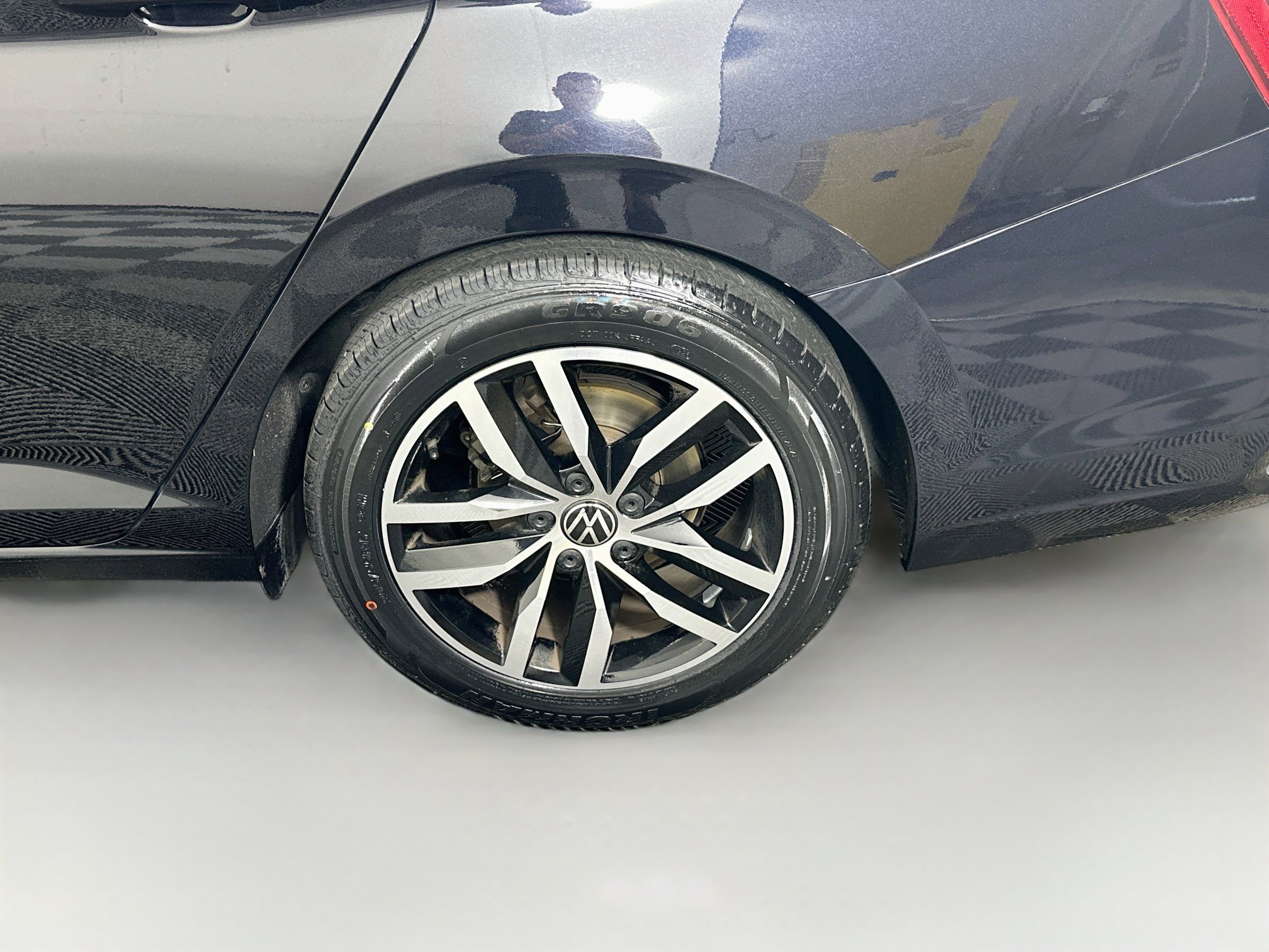 Used 2025 Volkswagen Jetta SE FWD image 11