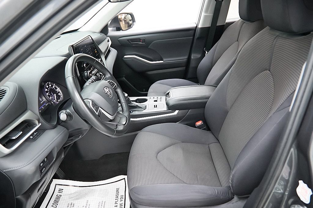 Used 2023 Toyota Highlander LE image 20
