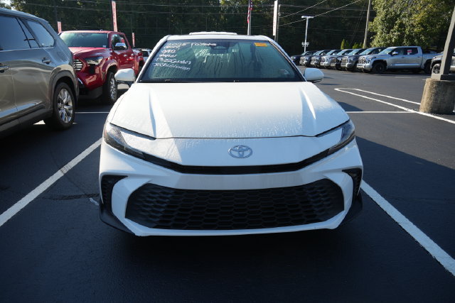 Used 2025 Toyota Camry SE FWD image 5