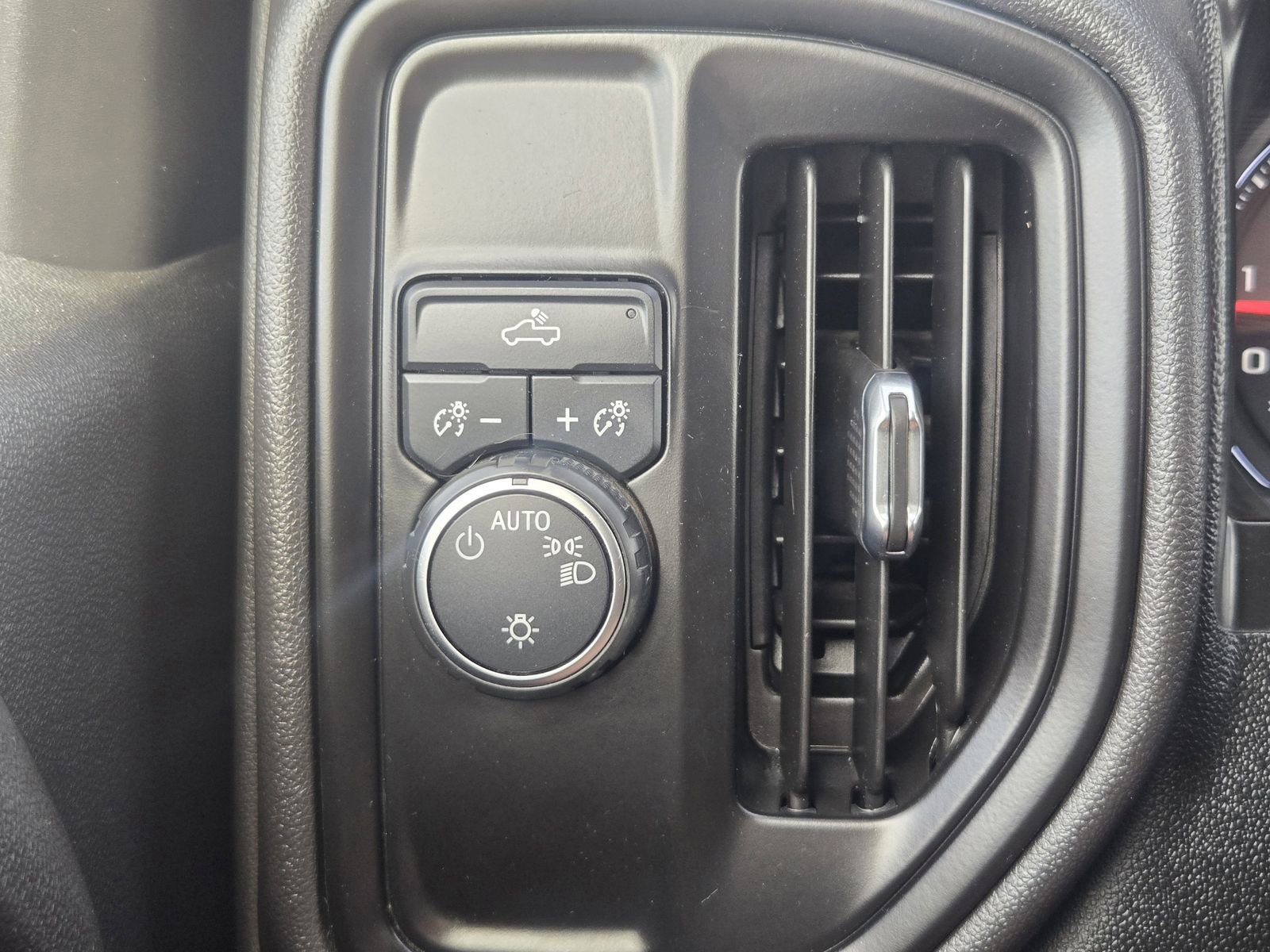 Used 2021 Chevrolet Silverado 1500 Custom RWD image 31