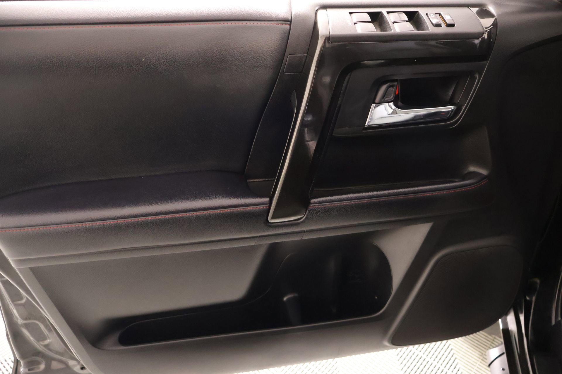 Used 2021 Toyota 4Runner Venture w/ Moonroof Package image 18