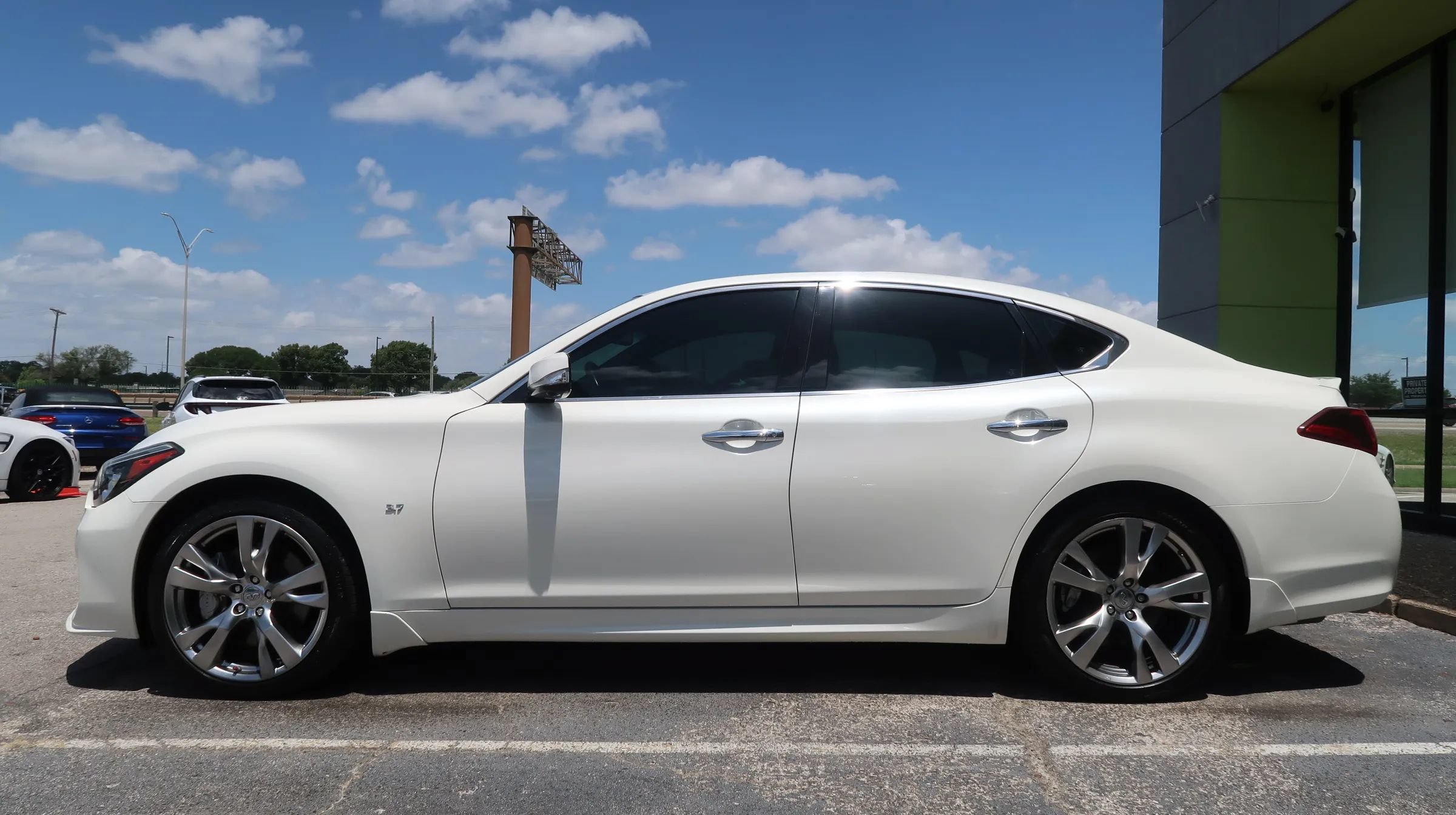 Used 2019 INFINITI Q70 Luxe w/ Sport Package RWD image 7