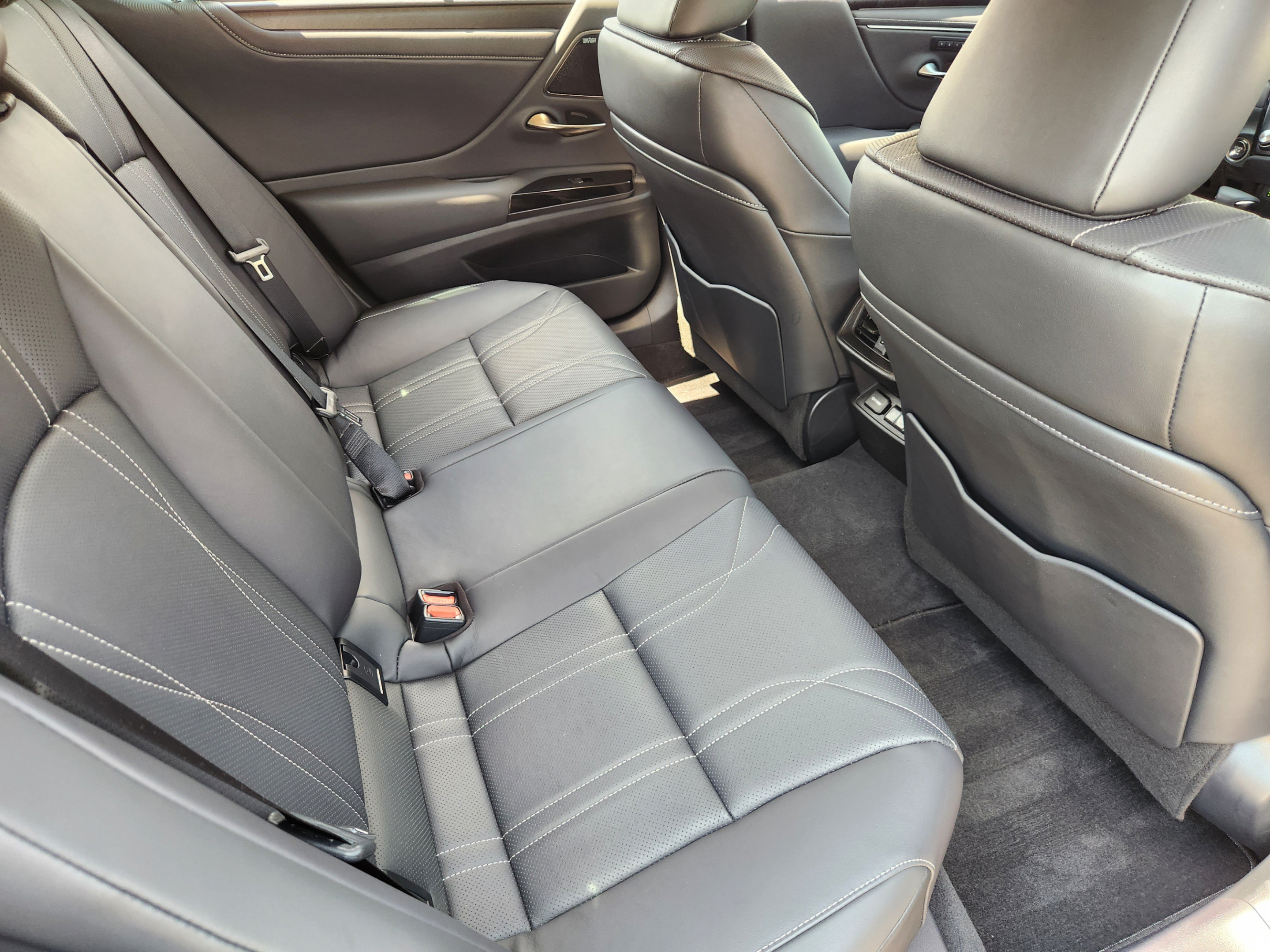 Used 2024 Lexus ES 350 Ultra Luxury w/ Accessory Package (Z2) FWD image 26
