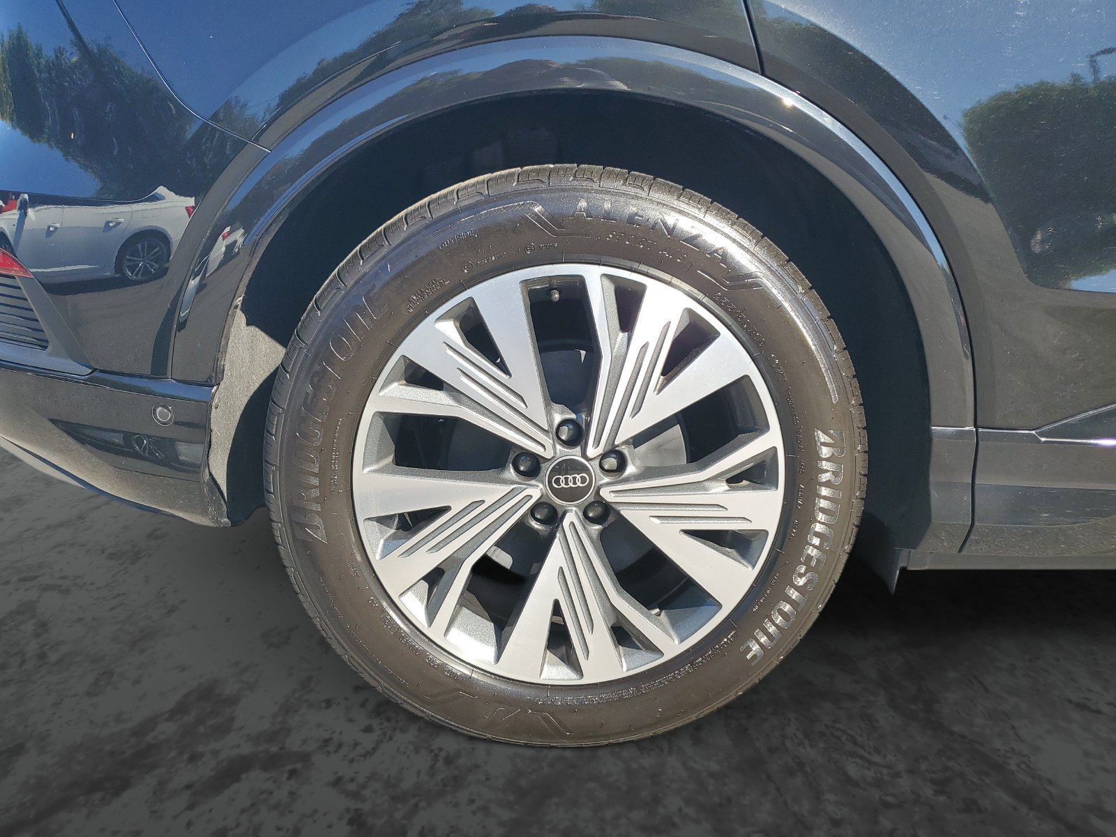 Used 2023 Audi Q4 e-tron Premium Plus w/ Premium Plus RWD image 5