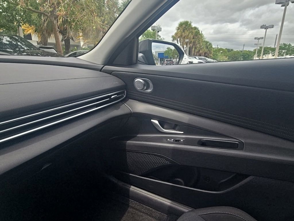 Used 2024 Hyundai Elantra SE image 22