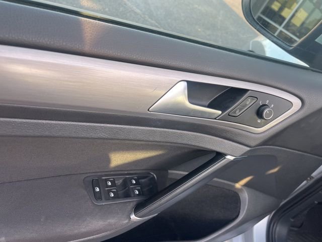 Used 2017 Volkswagen Golf SEL image 15