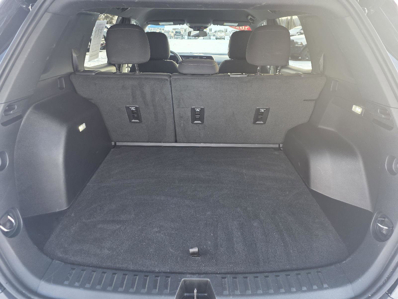 Used 2025 GMC Terrain Elevation image 8