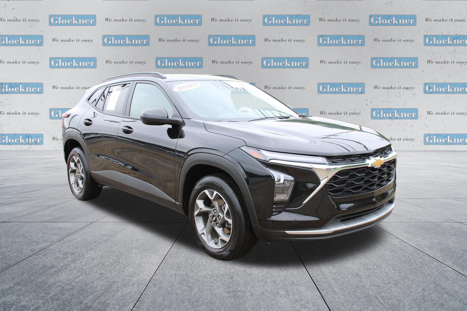 Used 2025 Chevrolet Trax LT FWD image 3