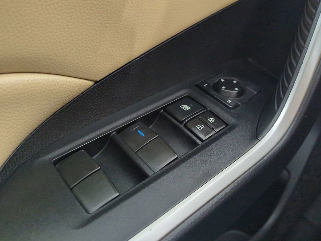 Used 2020 Toyota RAV4 XLE w/ Convenience Package FWD image 31