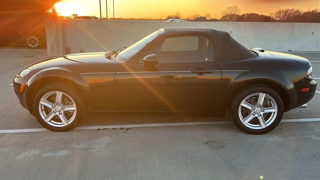 Used 2006 MAZDA MX-5 Miata Touring image 11