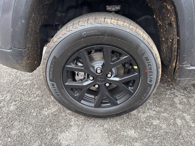 Used 2026 Jeep Grand Cherokee Altitude image 11