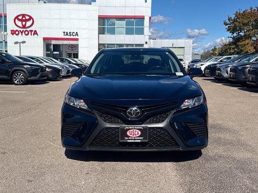 Used 2020 Toyota Camry SE FWD image 2