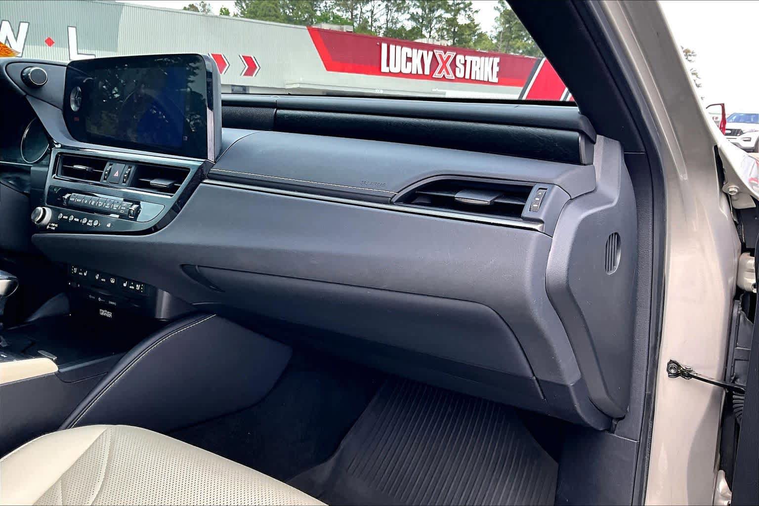 Used 2022 Lexus ES 350 Ultra Luxury w/ Accessory Package 2 FWD image 19