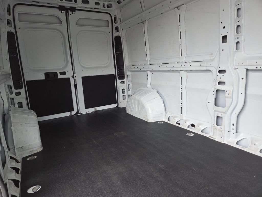 Used 2024 RAM ProMaster 2500 w/ Convenience Group FWD image 17