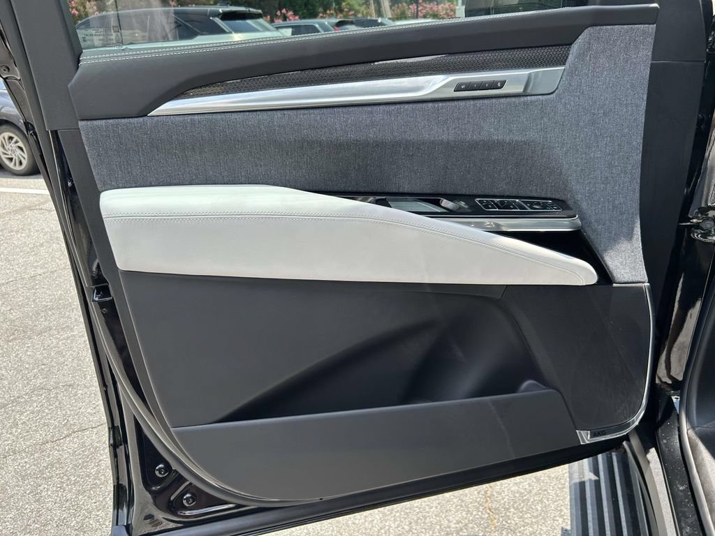 New 2026 Cadillac Escalade ESV V AWD/4WD image 16