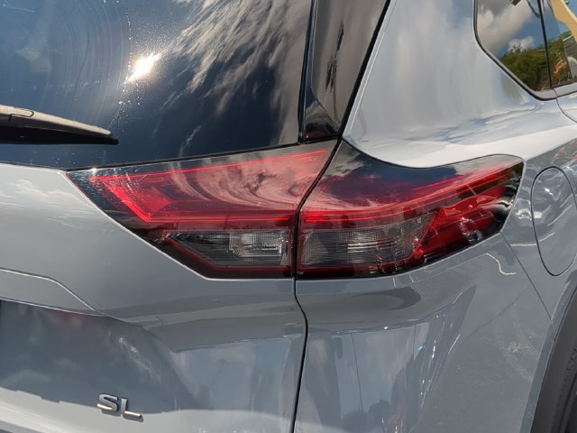 Used 2024 Nissan Rogue SL w/ SL Premium Package FWD image 11