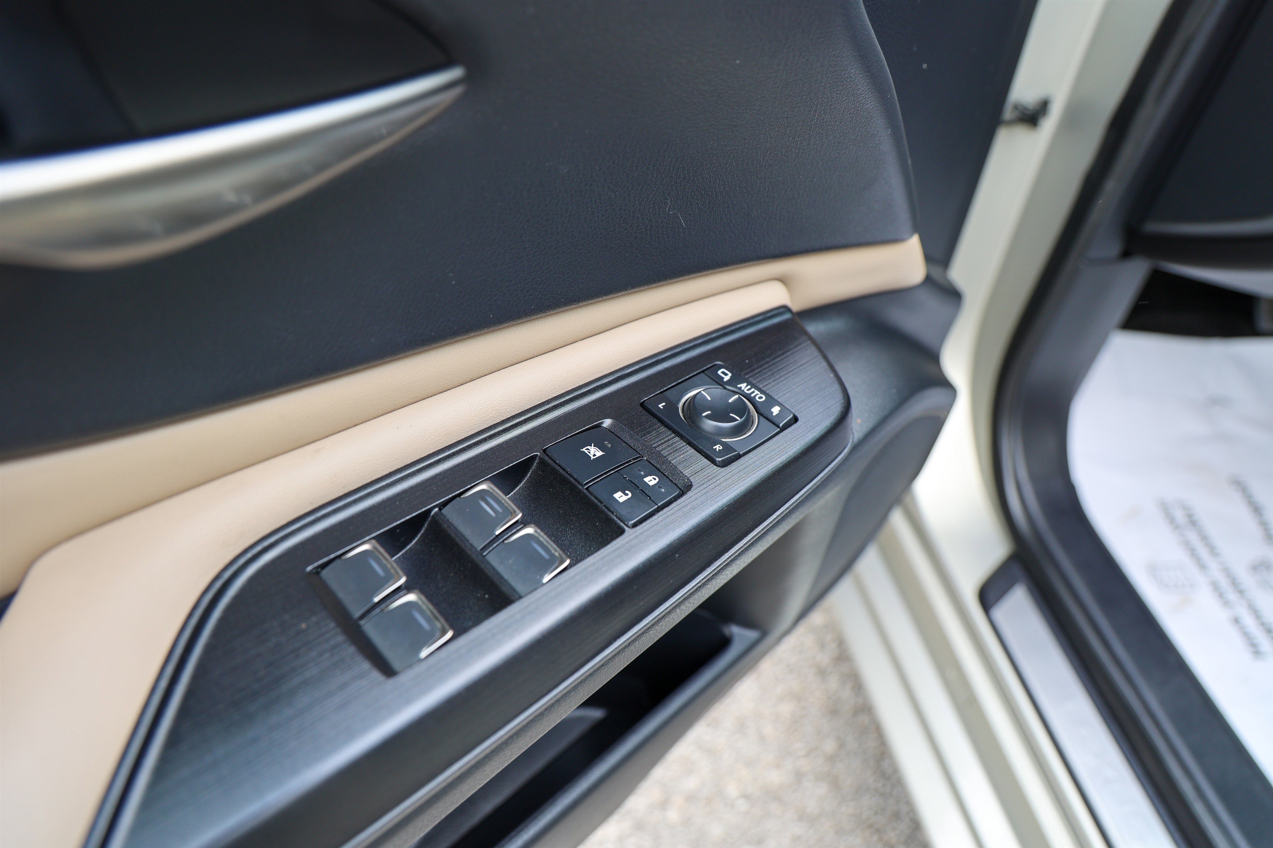 Used 2021 Lexus ES 350 w/ Premium Package image 39