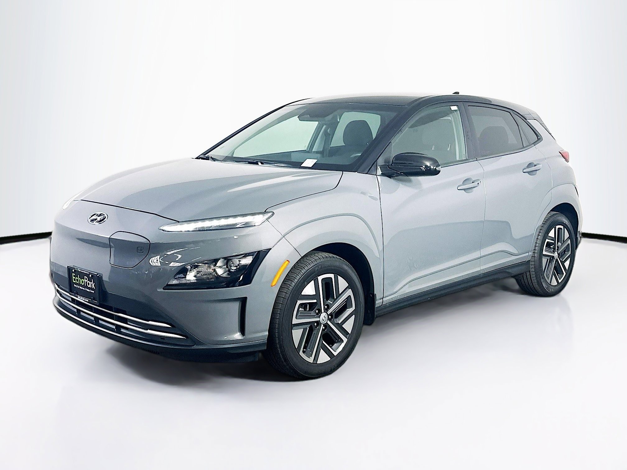 Used 2023 Hyundai Kona SE image 3