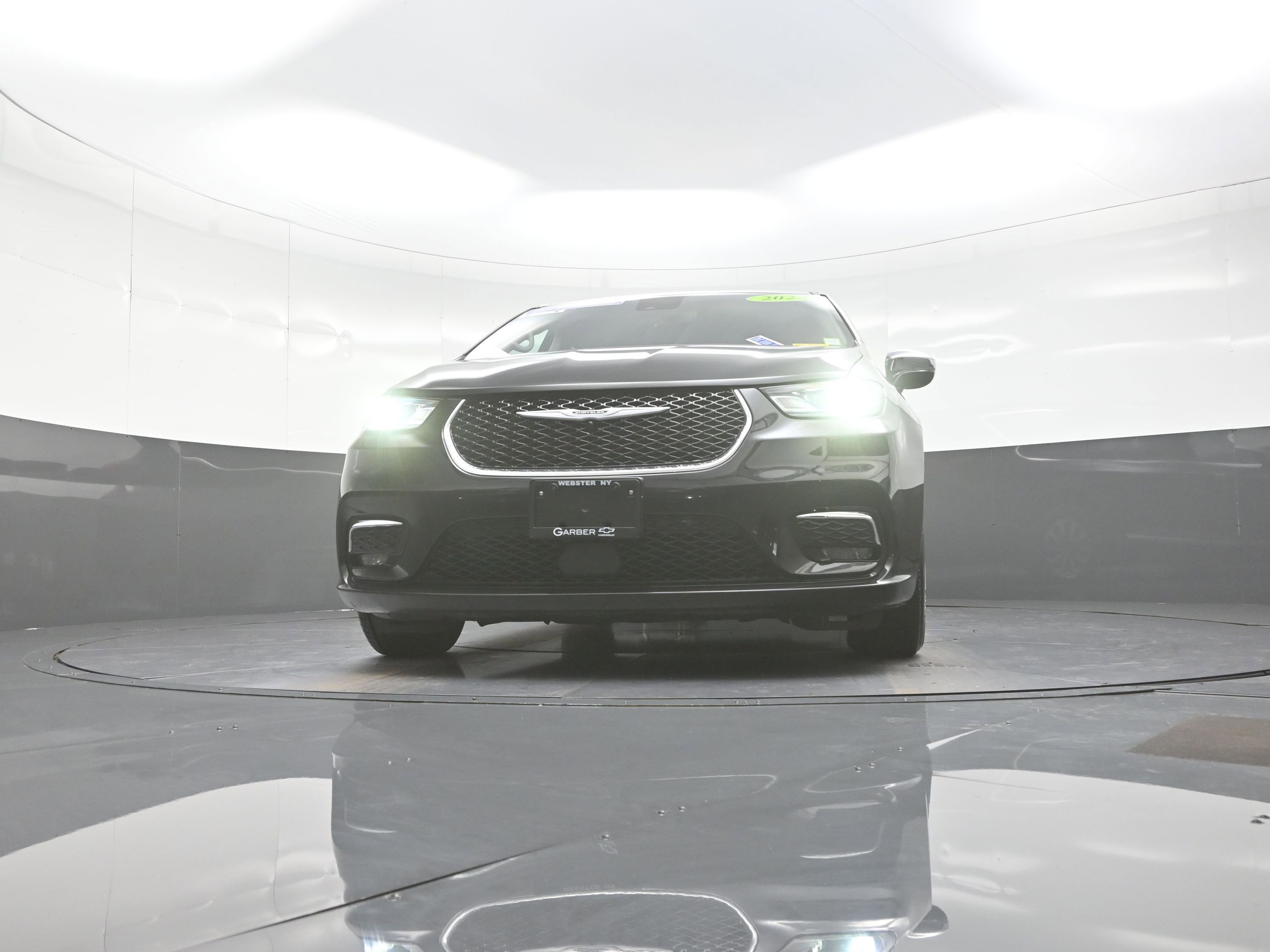 Used 2023 Chrysler Pacifica Limited FWD image 10