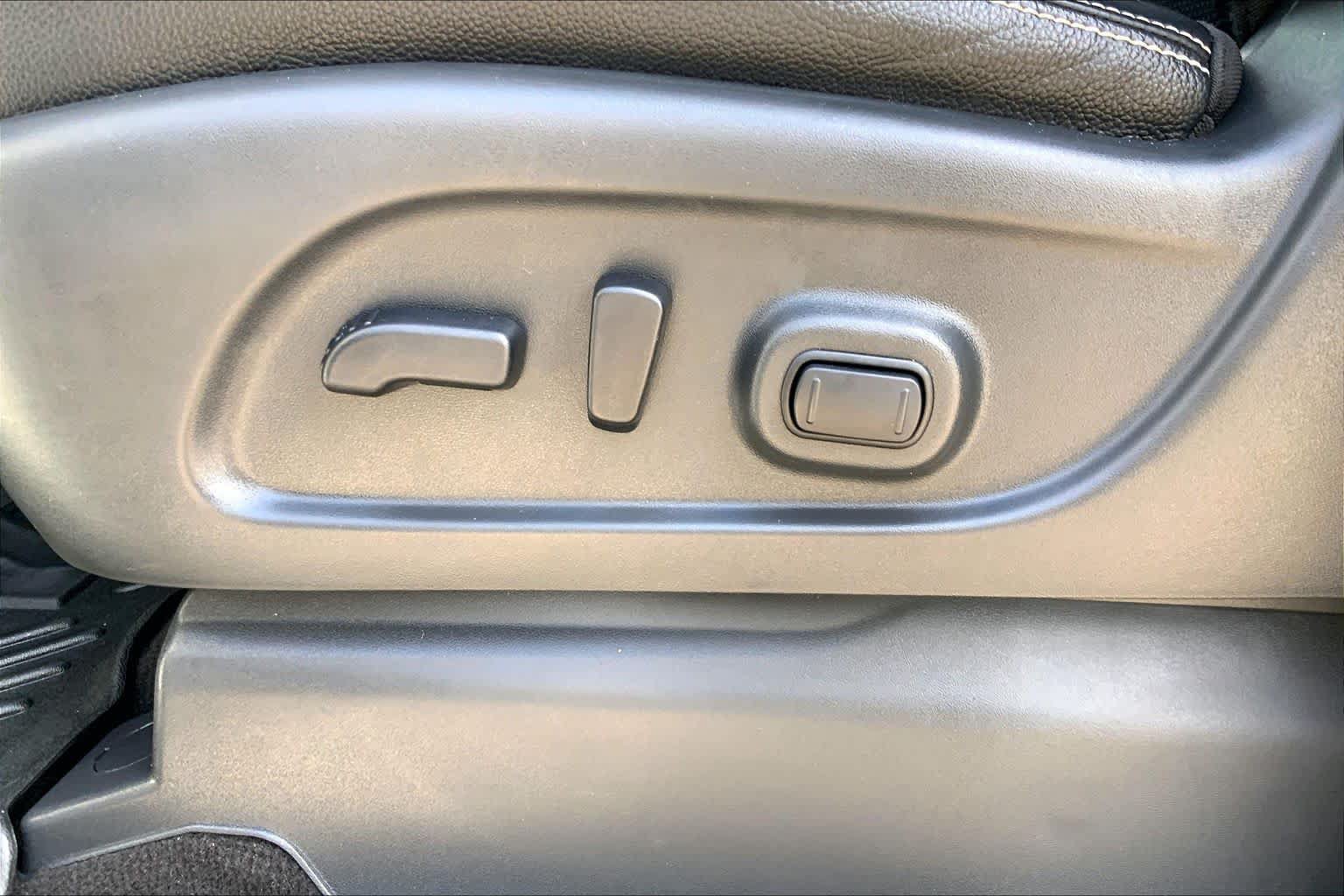 Used 2019 Nissan Titan PRO-4X w/ Pro-4x Convenience Package AWD/4WD image 33