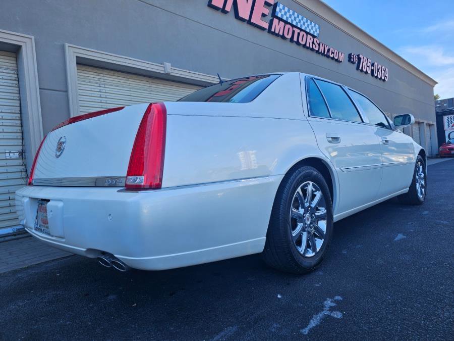 Used 2008 Cadillac DTS w/ Sun And Navigation Package FWD image 23