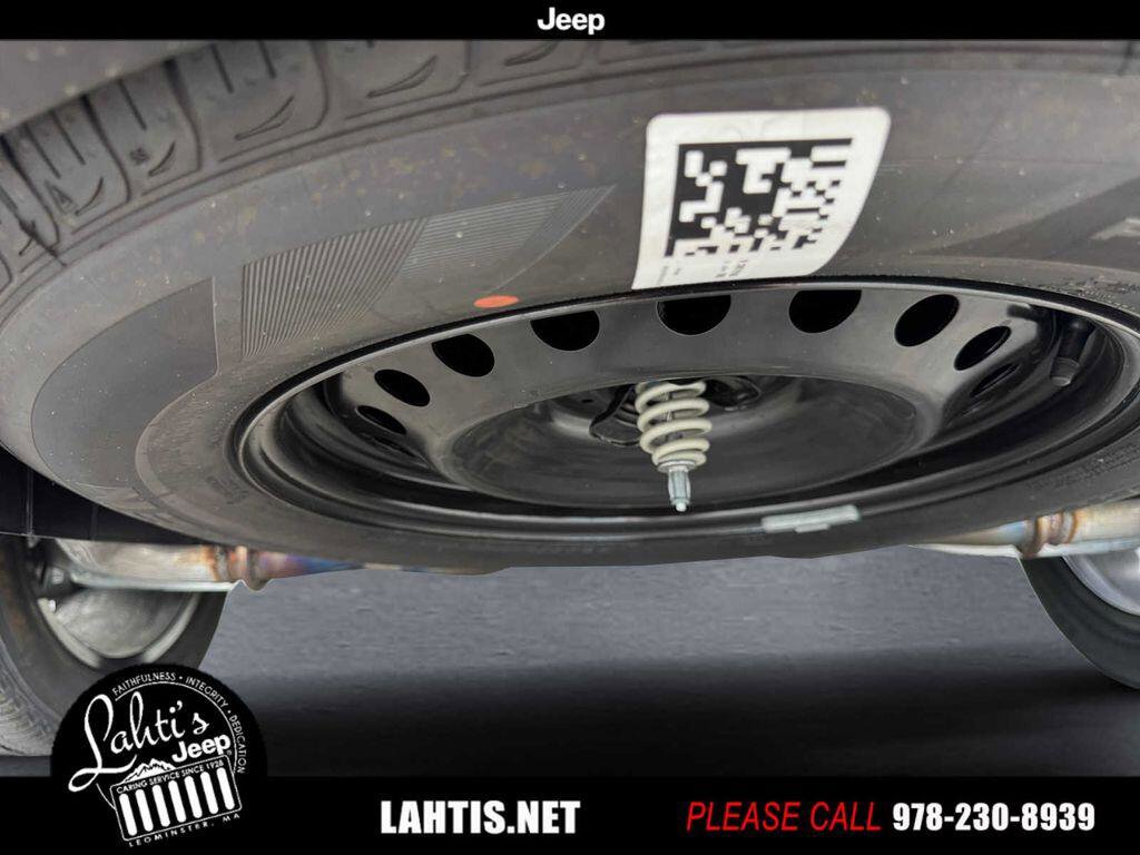 New 2025 Jeep Grand Cherokee L Altitude image 24