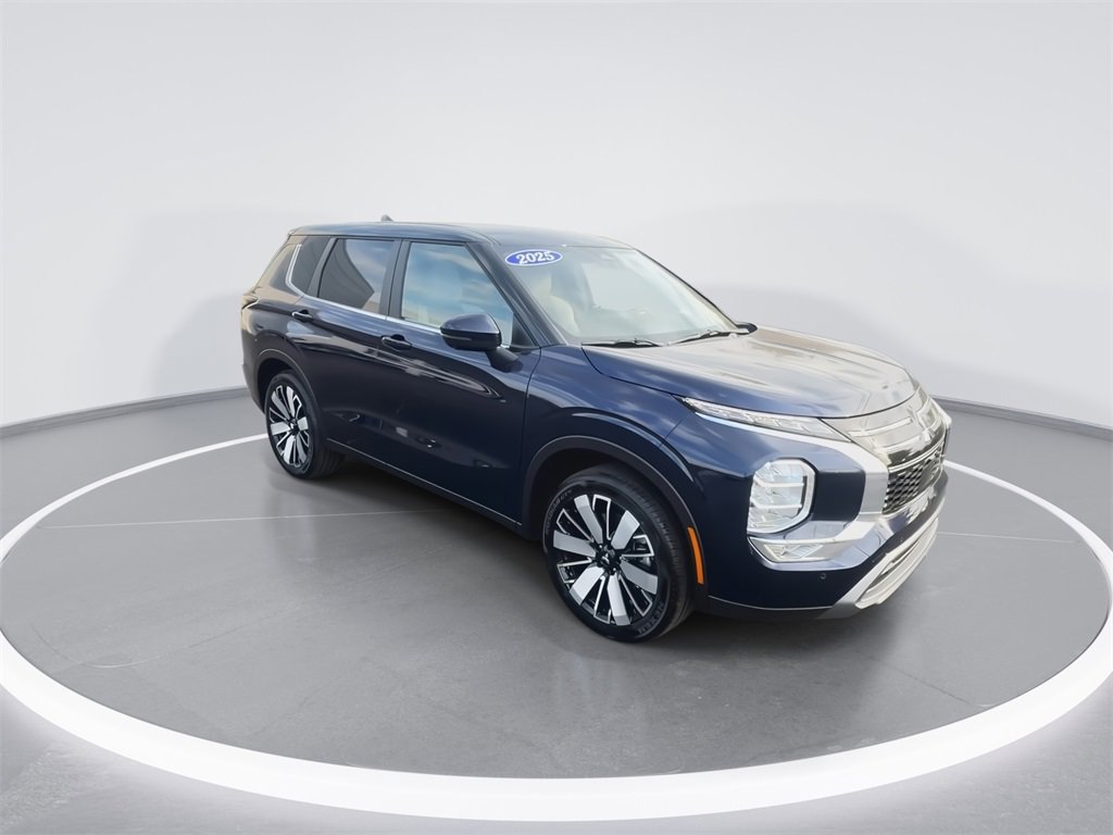 New 2025 Mitsubishi Outlander SE image 2