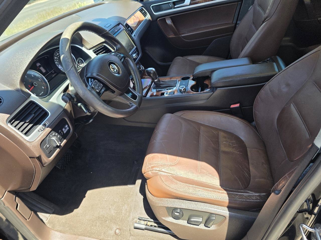 Used 2012 Volkswagen Touareg Sport AWD/4WD image 8