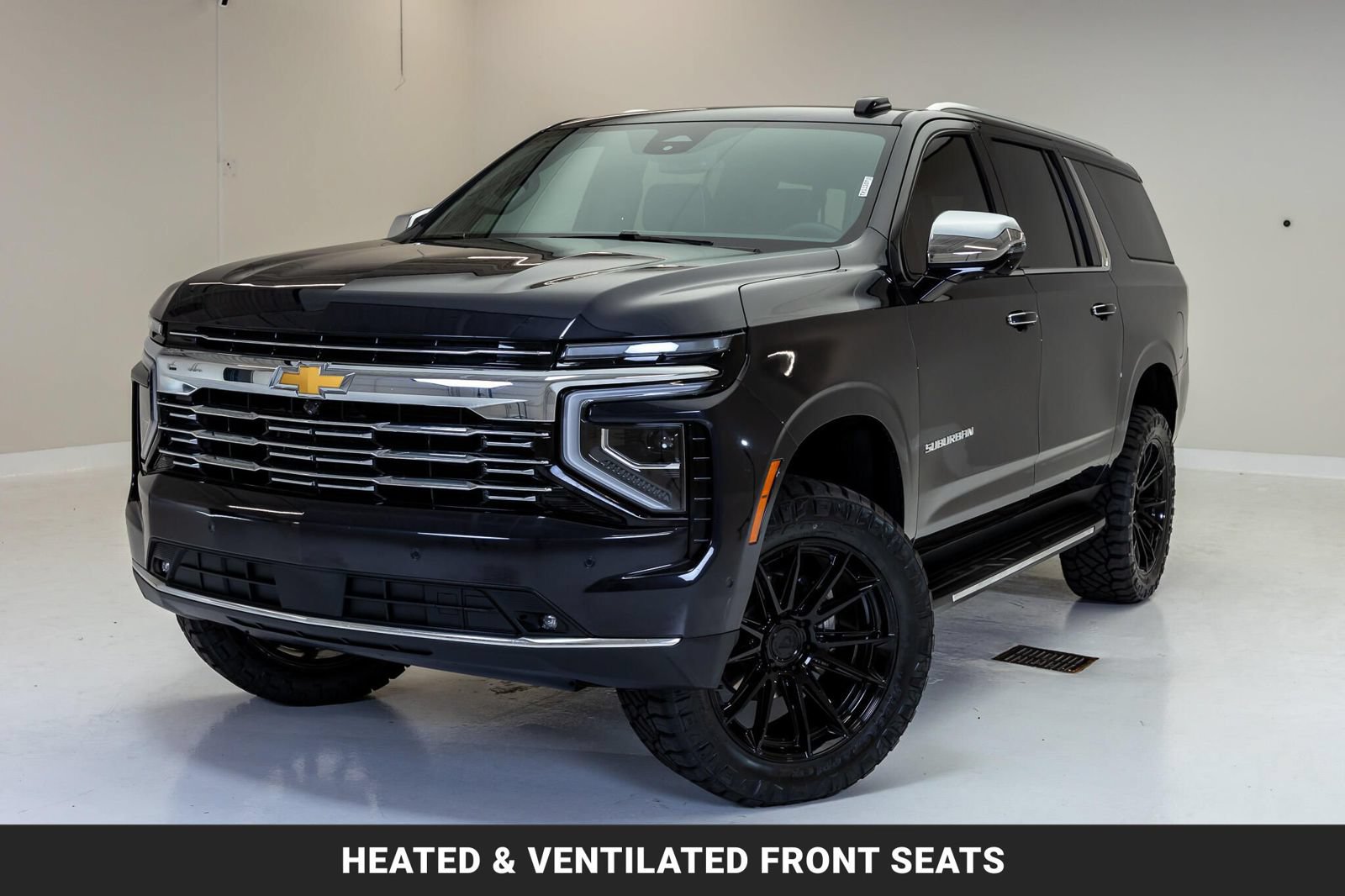 Used 2025 Chevrolet Suburban Premier AWD/4WD image 5