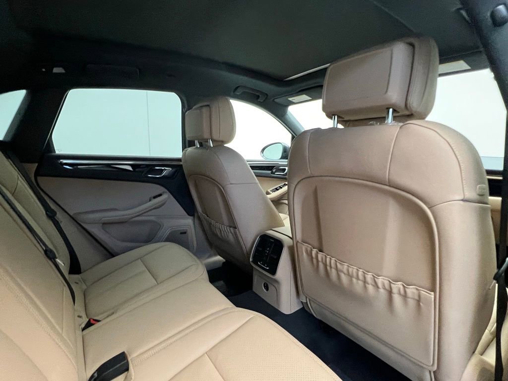 Used 2026 Porsche Macan AWD/4WD image 16