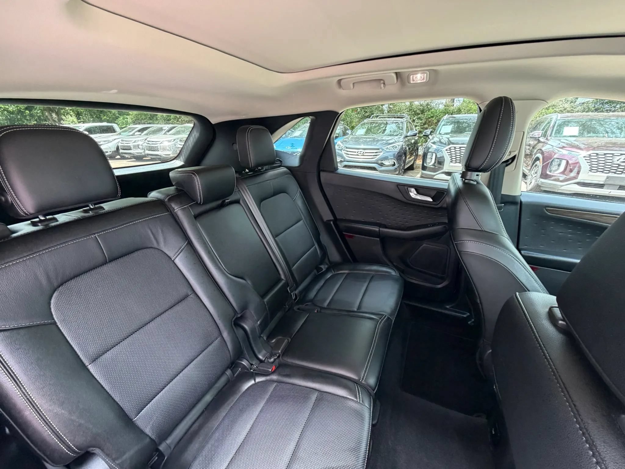 Used 2020 Ford Escape Titanium w/ Titanium Premium Package 2.0 AWD/4WD image 13