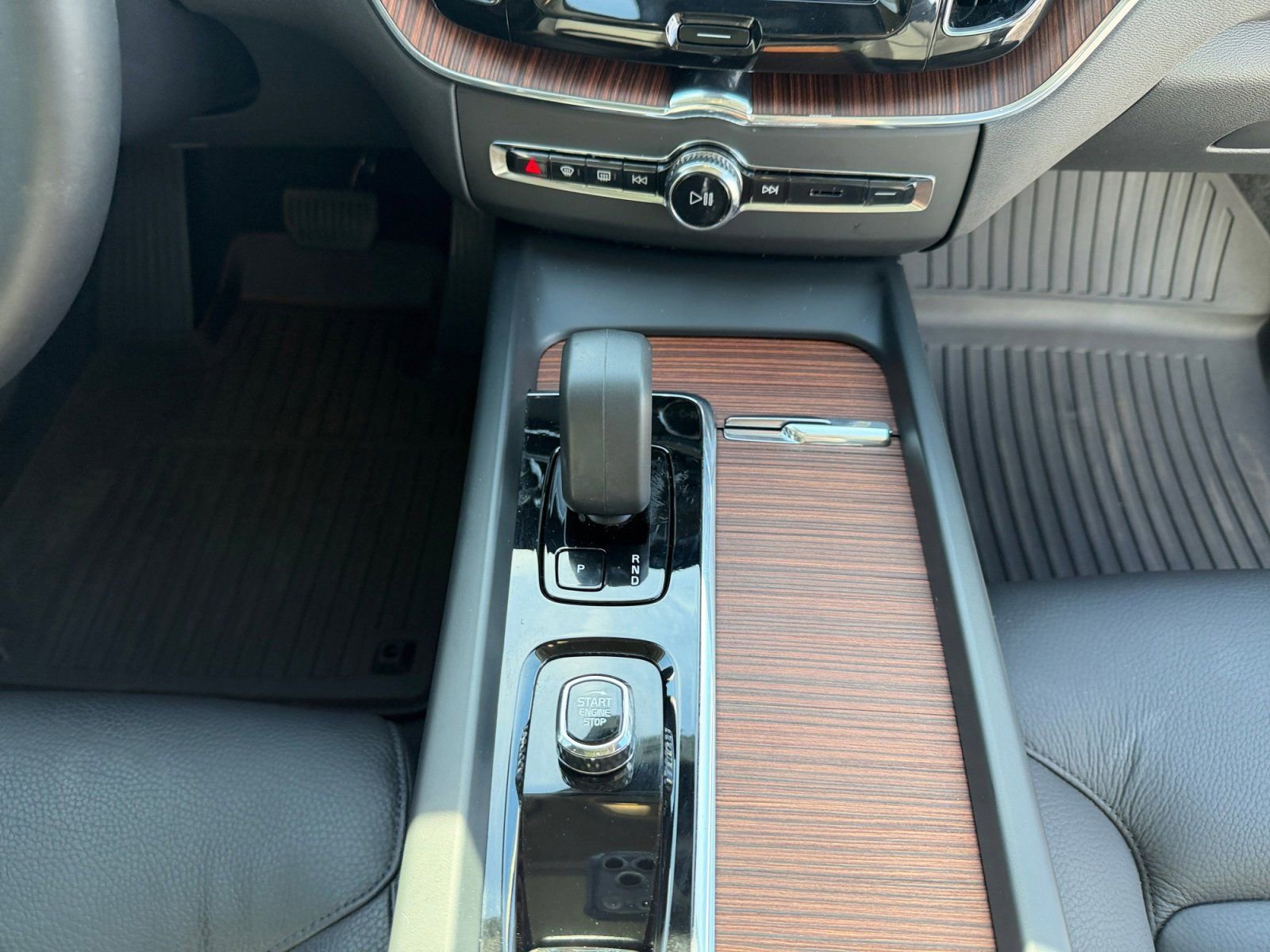 Used 2024 Volvo XC60 B5 Plus w/ Protection Package Premier image 11