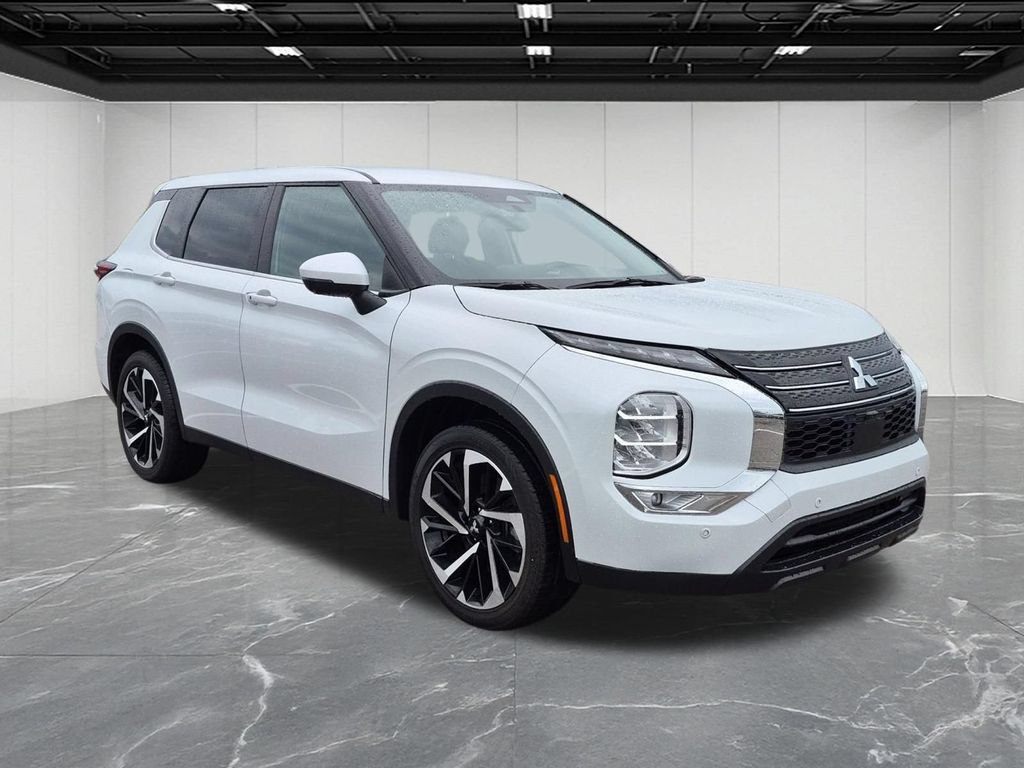 Used 2023 Mitsubishi Outlander SE AWD/4WD image 7