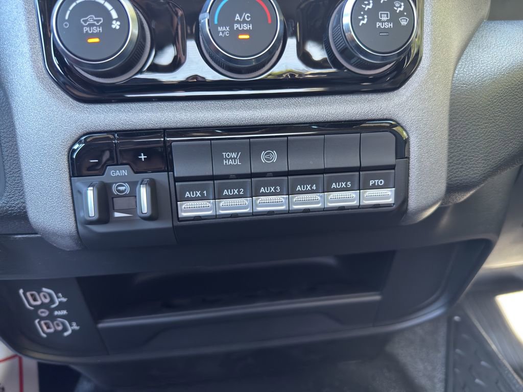 New 2026 RAM 5500 Tradesman w/ Chrome Appearance Group AWD/4WD image 21