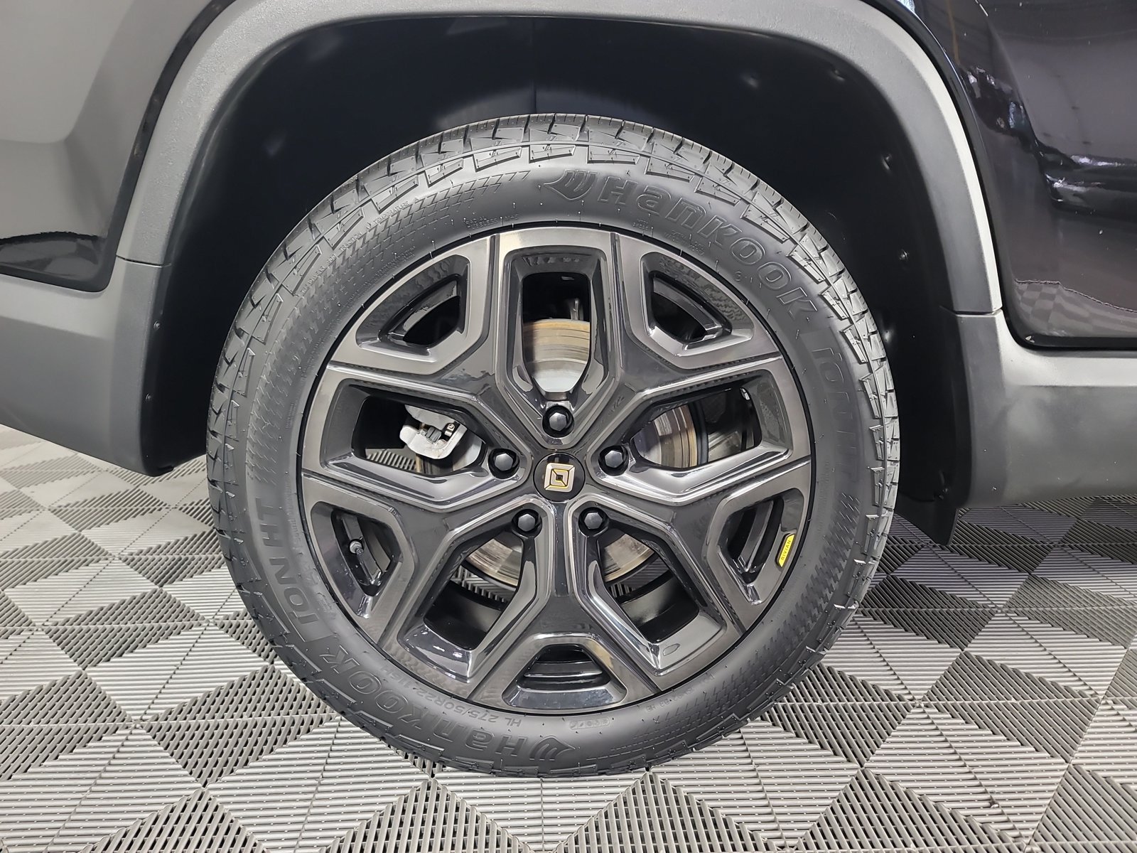 Used 2024 Rivian R1T Adventure Dual AWD/4WD image 12