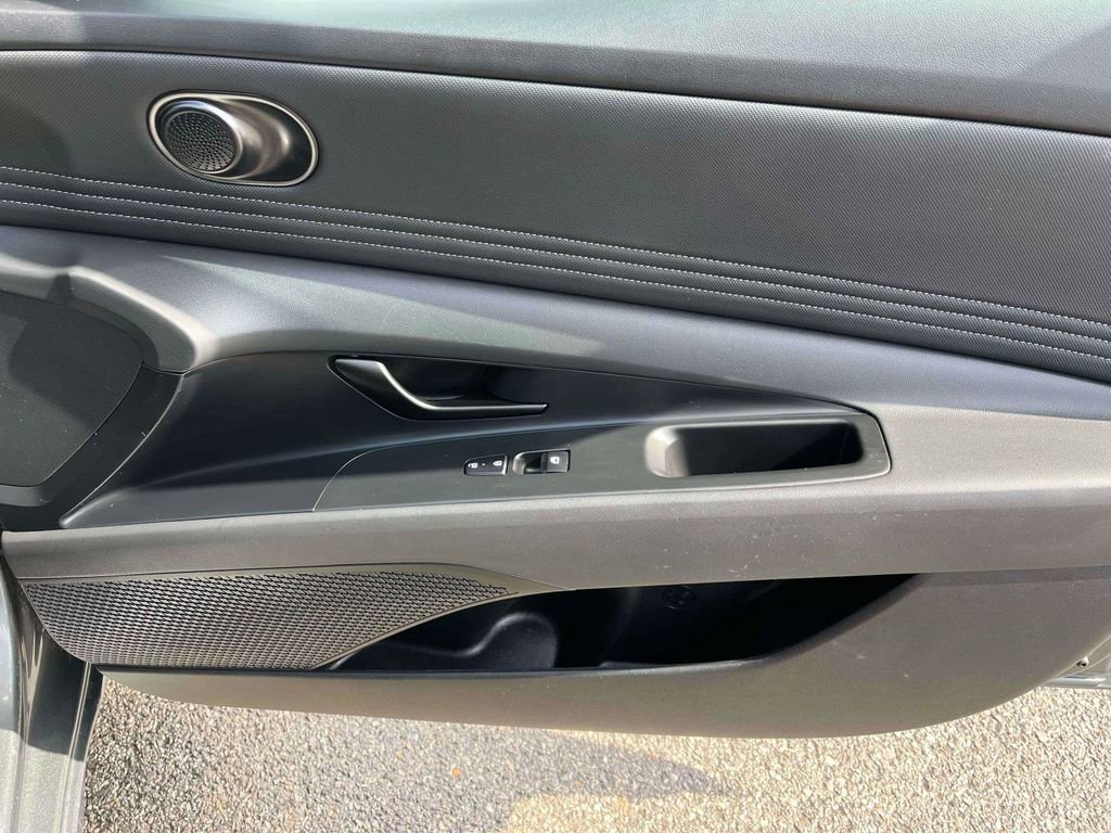 Used 2025 Hyundai Elantra Sport image 7