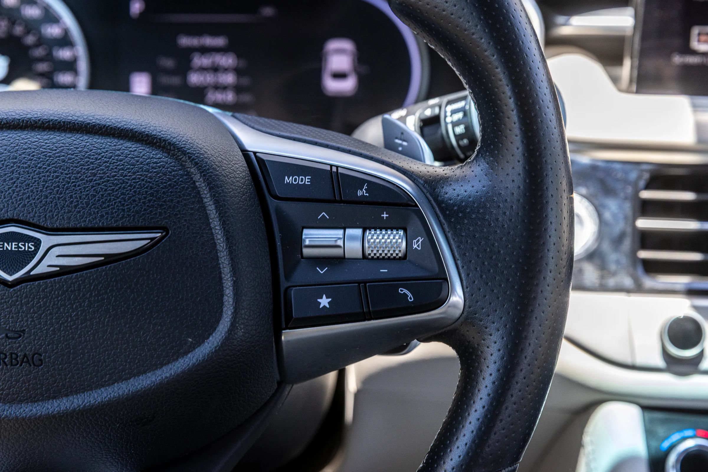 Used 2025 Genesis G70 2.5T RWD image 37