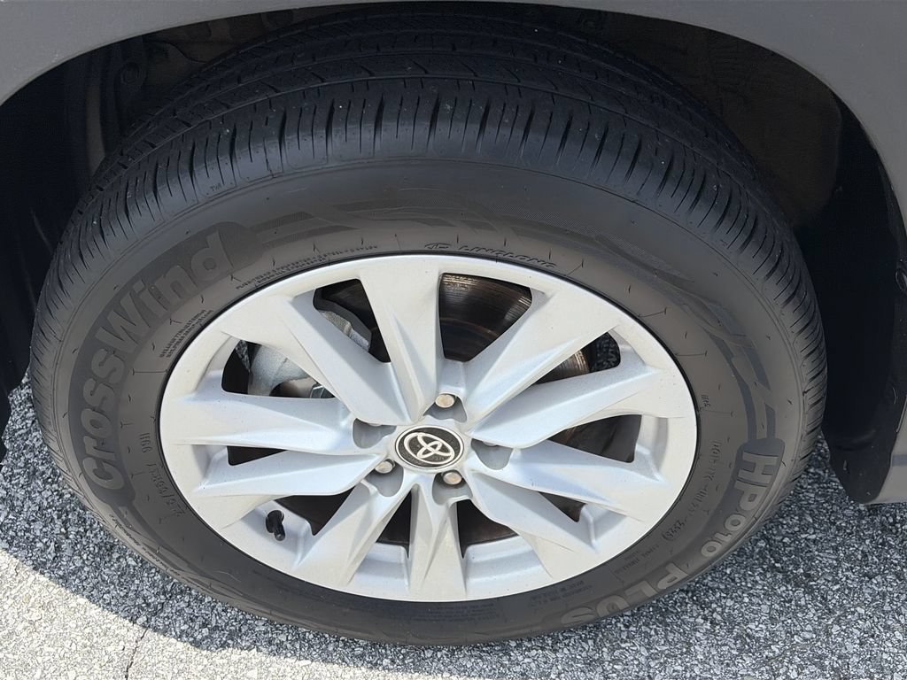 Used 2022 Toyota Corolla Cross LE FWD image 30